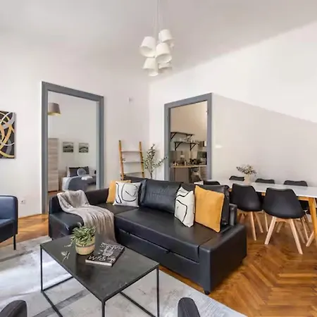 Steps To Great Market Hall - Artful 3br For 10 Guests Apartmán