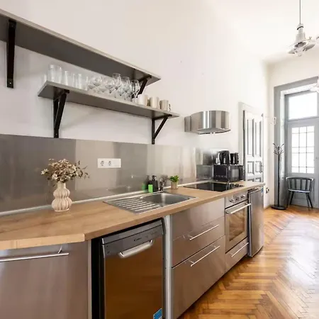 Steps To Great Market Hall - Artful 3br For 10 Guests Apartmán *