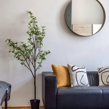 Steps To Great Market Hall - Artful 3br For 10 Guests Apartmán