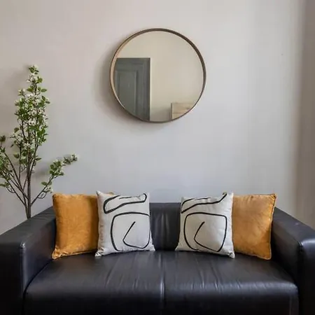 Steps To Great Market Hall - Artful 3br For 10 Guests Apartmán