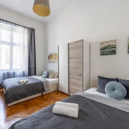 Steps To Great Market Hall - Artful 3br For 10 Guests Budapešť