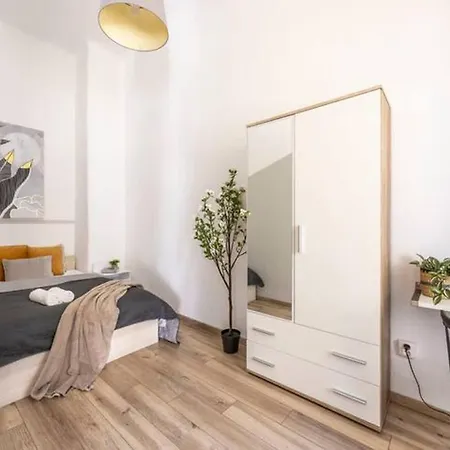 Apartmán Steps To Great Market Hall - Artful 3br For 10 Guests *