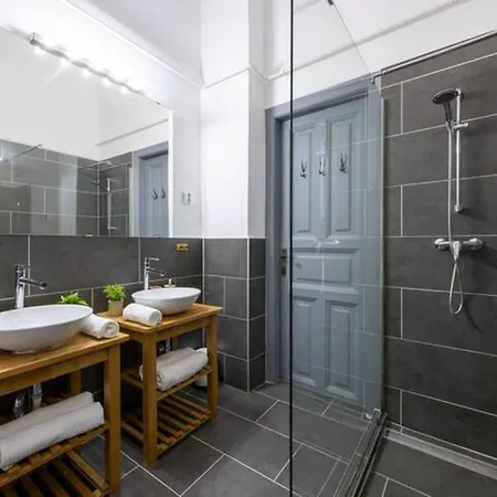 Steps To Great Market Hall - Artful 3br For 10 Guests Apartmán