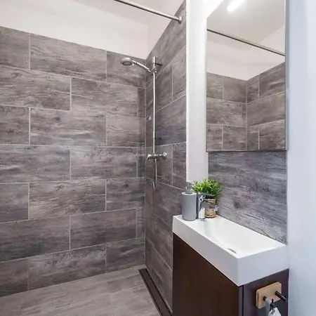 Steps To Great Market Hall - Artful 3br For 10 Guests Apartmán Budapešť
