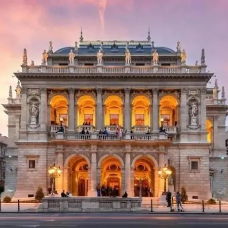 Steps To Great Market Hall - Artful 3br For 10 Guests Apartmán *